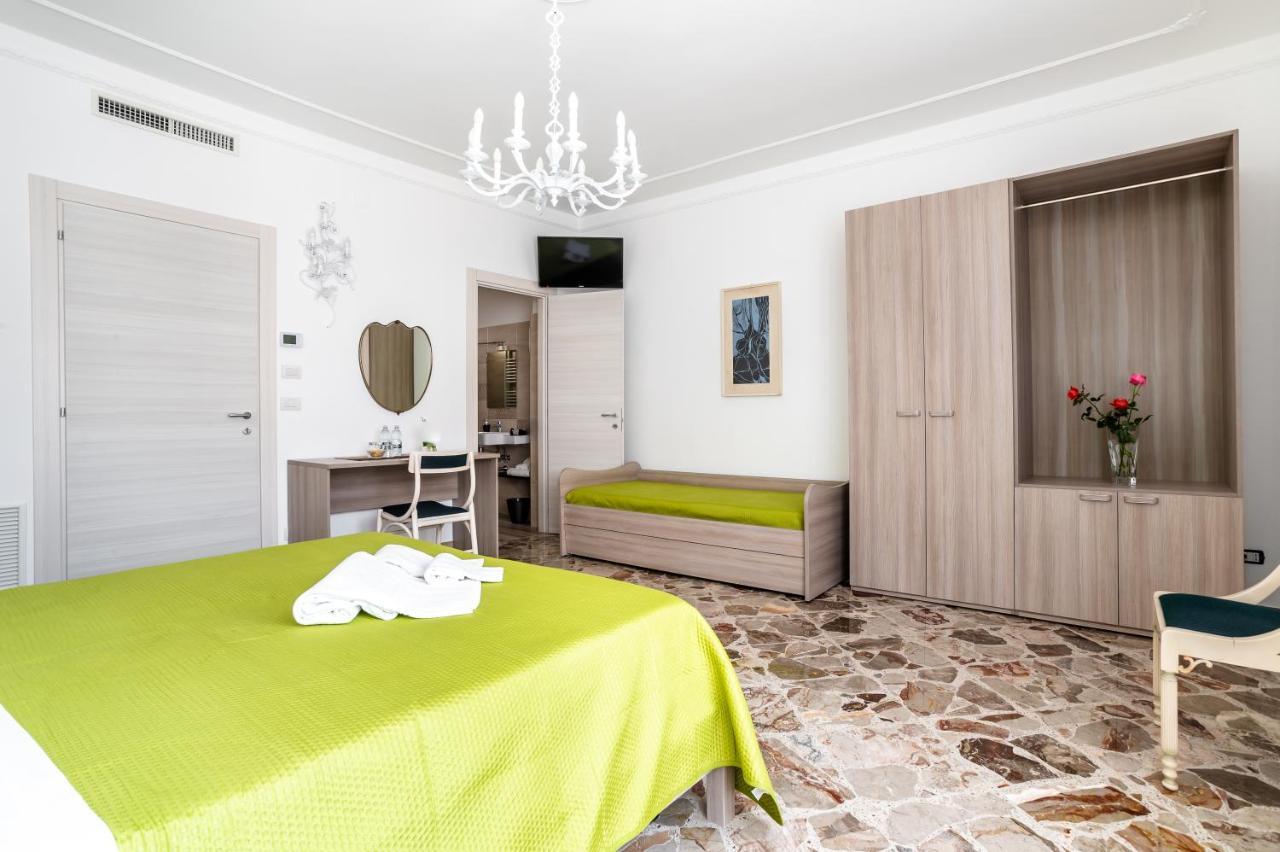 Le Calette Rooms - Puglia Mia Apartments モノーポリ エクステリア 写真