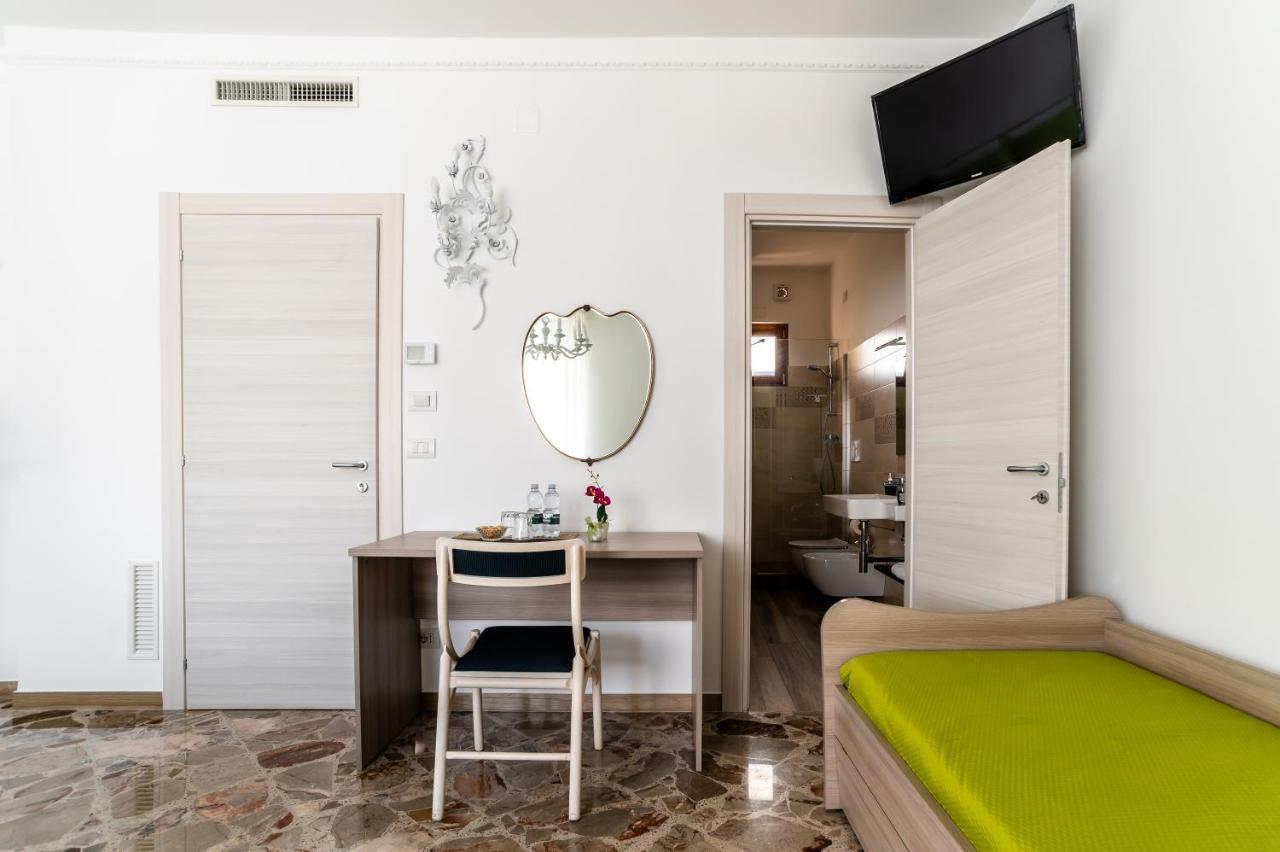 Le Calette Rooms - Puglia Mia Apartments モノーポリ エクステリア 写真