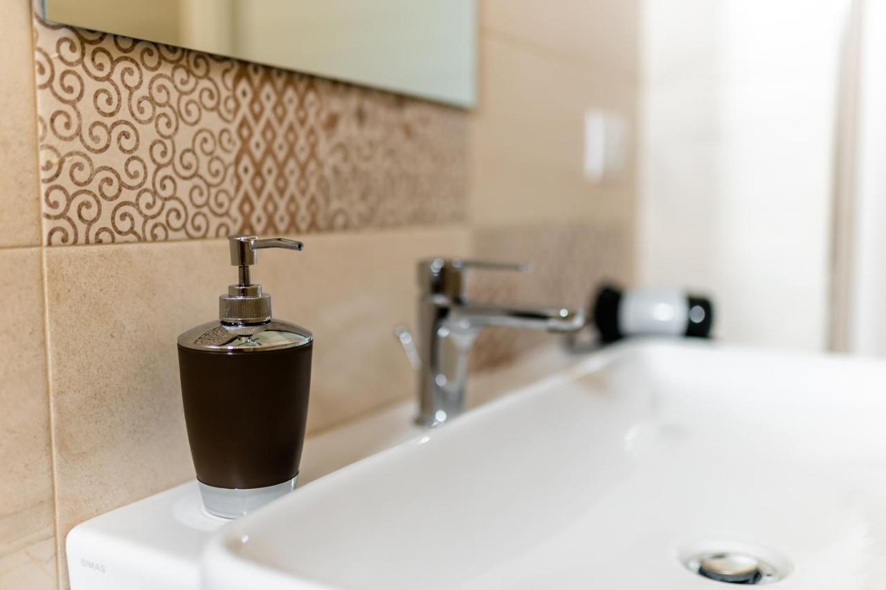 Le Calette Rooms - Puglia Mia Apartments モノーポリ エクステリア 写真